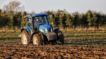 Картинка техника тракторы трактор поле