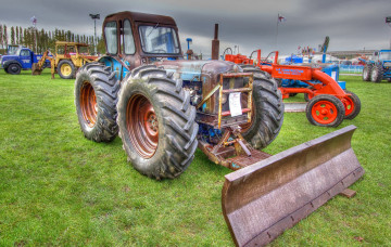 Картинка техника тракторы трактор поле