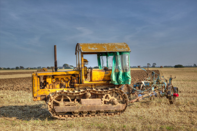 Обои картинки фото техника, тракторы на гусенецах, трактор, поле
