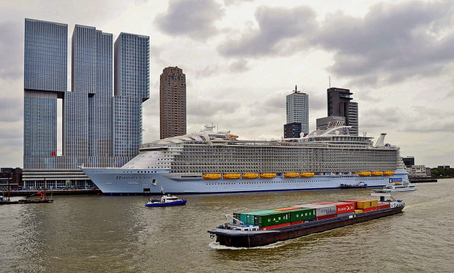 Обои картинки фото корабли, разные вместе, порт