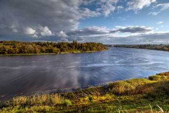 Картинка природа реки озера водоем трава деревья облака