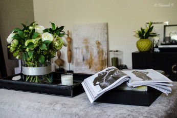 Картинка цветы букеты +композиции книга ваза букет свеча