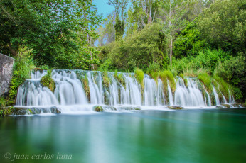Картинка природа водопады водопад поток вода листья осень waterfall stream water leaves autumn
