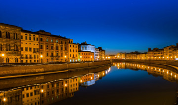 Картинка тоскана города -+огни+ночного+города водоем фонари здания набережная