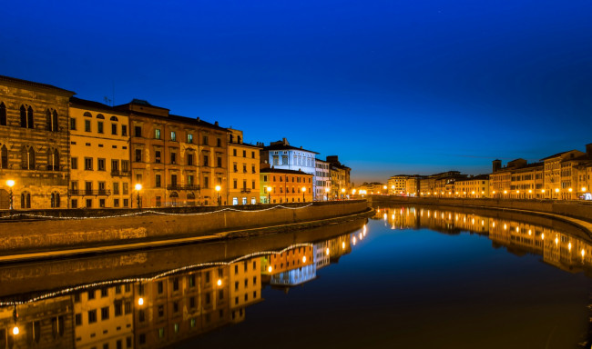 Обои картинки фото тоскана, города, - огни ночного города, водоем, фонари, здания, набережная