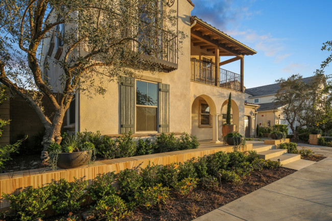 Обои картинки фото города, - здания,  дома, растения, деревья, дорожка