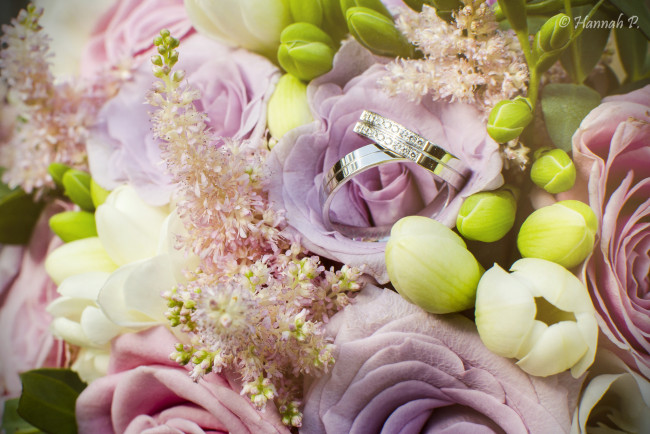 Обои картинки фото разное, украшения,  аксессуары,  веера, букет, розы, украшение, кольца