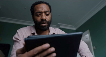 Картинка кино+фильмы locked+down мужчина лицо