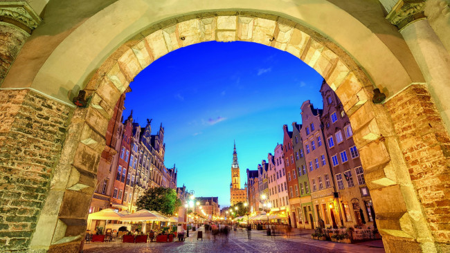 Обои картинки фото города, гданьск , польша, арка, площадь, вечер, огни