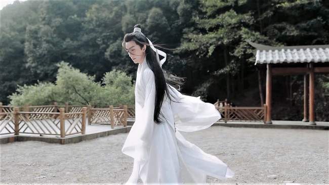 Обои картинки фото кино фильмы, miss the dragon, наряд, площадка, лес, горы