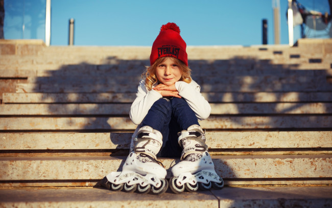 Обои картинки фото разное, дети, девочка, шапка, ролики, ступени