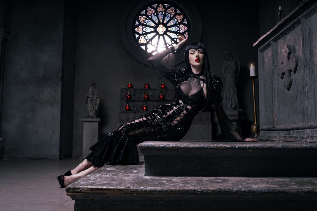 Обои картинки фото alin ma , xenon, девушки, девушка, женщина, брюнетка, темноволосая, сексуальная, модель, звезда, позирует, разная, обувь, верхняя, стильная, одежда, нижнее, эротическое, бельё, трусы, лифчик, колготки, чулки, аксессуары, макияж, и, множество, элементов, на, фотографии