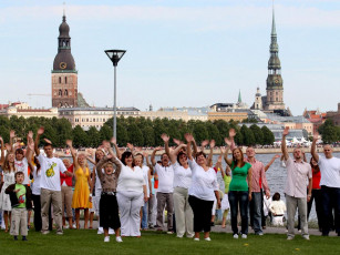 Картинка праздник города рига разное люди