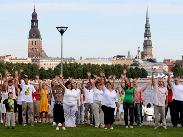 Обои картинки фото праздник, города, рига, разное, люди