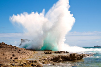 Картинка природа стихия волна брызги берег