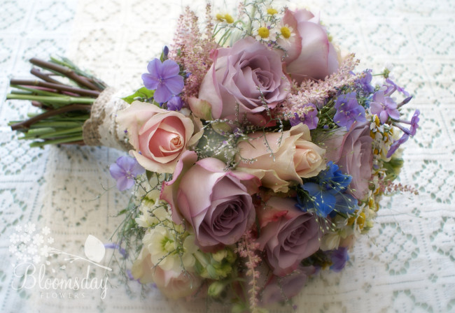 Обои картинки фото цветы, букеты, композиции, розы, дельфиниум, левкой, ромашки, флоксы