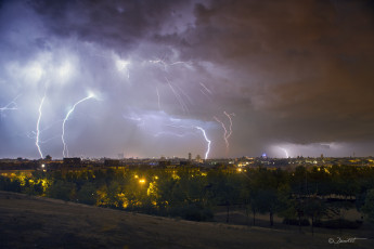 Картинка природа молния +гроза гроза город тучи