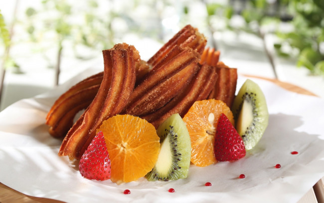 Обои картинки фото еда, пирожные,  кексы,  печенье, сладость, пирожное, фрукты, клубника, киви, апельсин