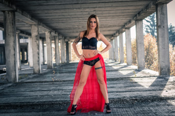 Картинка девушки -unsort+ брюнетки +шатенки туфли пирсинг