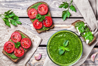 Картинка еда бутерброды +гамбургеры +канапе бутерброд помидор соус базилик песто томаты