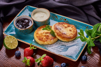 Картинка еда сырные+изделия голубика джем клубника сырники сметана лимон