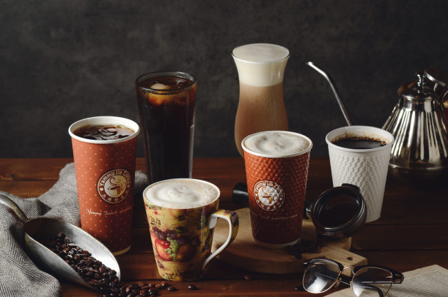Обои картинки фото еда, кофе,  кофейные зёрна, напитки, стаканы