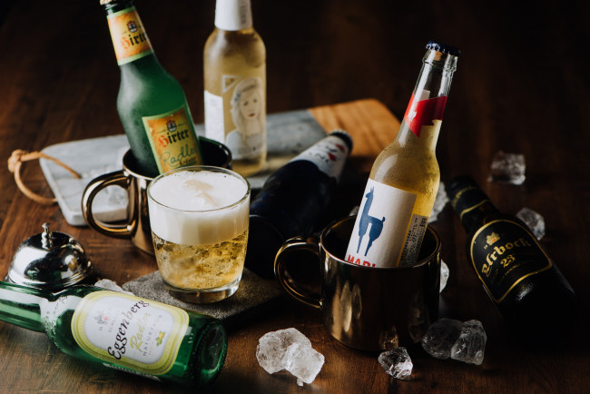 Обои картинки фото бренды, бренды напитков , разное, кружка, пиво, бутылки