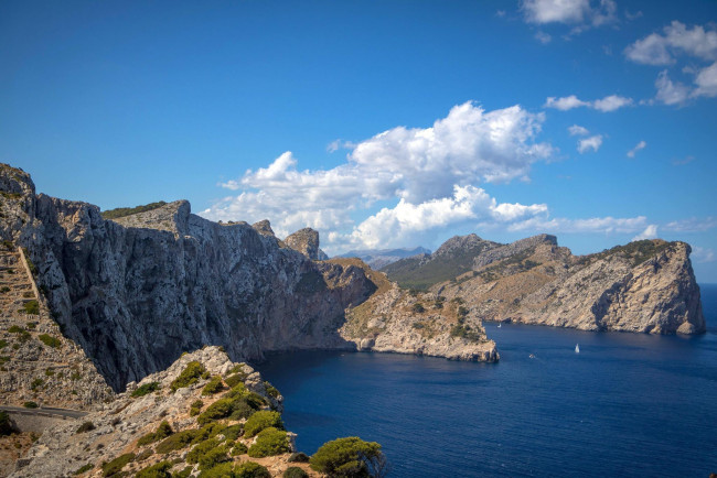 Обои картинки фото природа, побережье, небо, облака, море, скалы