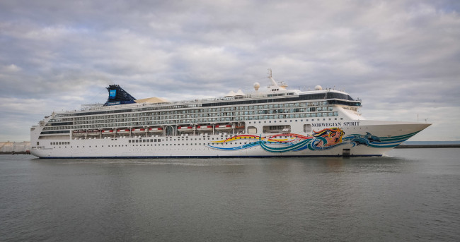 Обои картинки фото norwegian spirit, корабли, лайнеры, круиз, лайнер