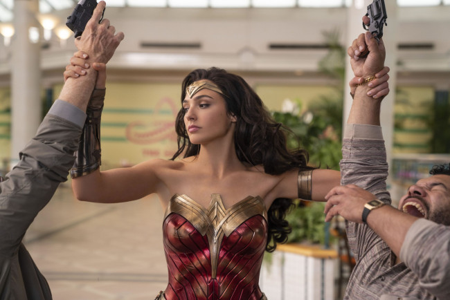 Обои картинки фото wonder woman 1984 ,  2021 , кино фильмы, wonder woman, чудо, женщина, кадры, кино, фантастика, галь, гадот, фэнтези, боевик, фильмы