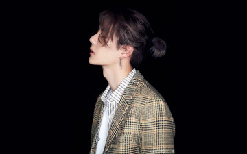 Картинка мужчины wang+yi+bo актер певец хвостик пальто