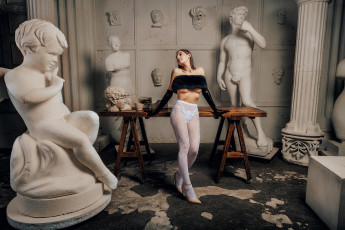 Картинка сексуальная+девушка девушки -+брюнетки +шатенки девушка женщина шатенка темноволосая сексуальная модель звезда позирует разная обувь верхняя стильная одежда нижнее эротическое бельё трусы лифчик колготки чулки аксессуары макияж и множество элементов на фотографии