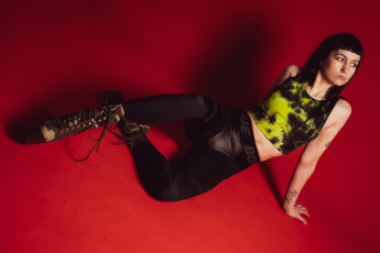 Картинка сексуальная+девушка девушки -+брюнетки +шатенки девушка женщина брюнетка темноволосая сексуальная модель звезда позирует разная обувь верхняя стильная одежда нижнее эротическое бельё трусы лифчик колготки чулки аксессуары макияж и множество элементов на фотографии