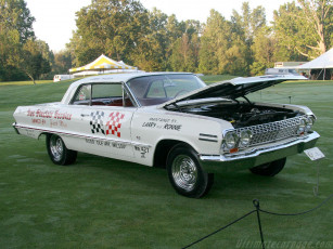 Картинка автомобили выставки уличные фото