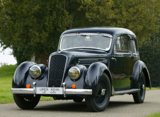 Картинка автомобили классика дорога деревья трава