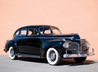 Картинка автомобили классика розовая стена серый пол