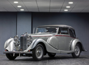 Картинка автомобили классика автомобиль здание