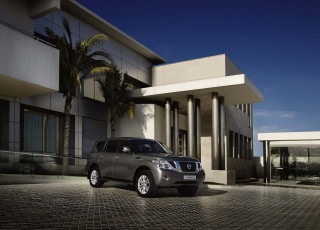 Картинка автомобили nissan datsun здание пальмы небо автомобиль