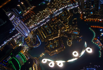 Картинка города дубаи оаэ огни ночь фонтан башня иллюминация