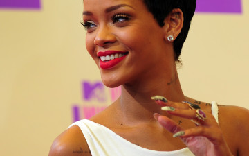 Картинка музыка rihanna тату маникюр