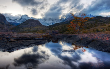 Картинка природа реки озера дерево камни озеро горы