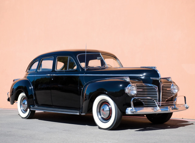 Обои картинки фото автомобили, классика, розовая, стена, серый, пол