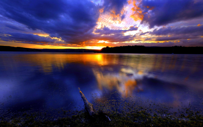 Обои картинки фото lake, at, dusk, природа, реки, озера, тучи, озеро, вечер, закат