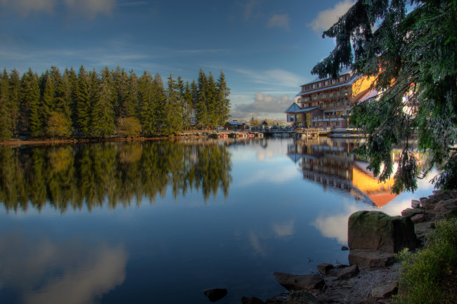 Обои картинки фото германия, зеебах, города, пейзажи, озеро, лес, дома, пейзаж