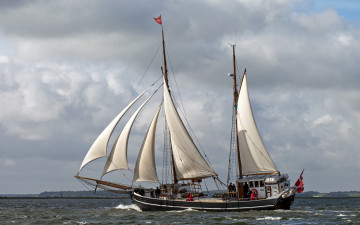 Картинка корабли парусники парусник галеас hjalm