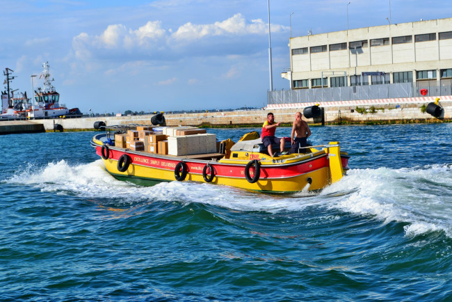 Обои картинки фото корабли, баркасы ,  буксиры, бот, моторный