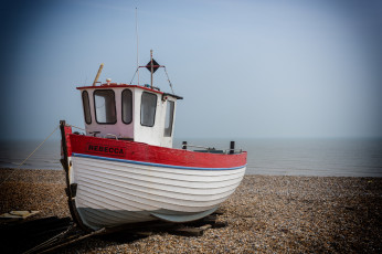 Картинка корабли баркасы+ +буксиры пляж океан