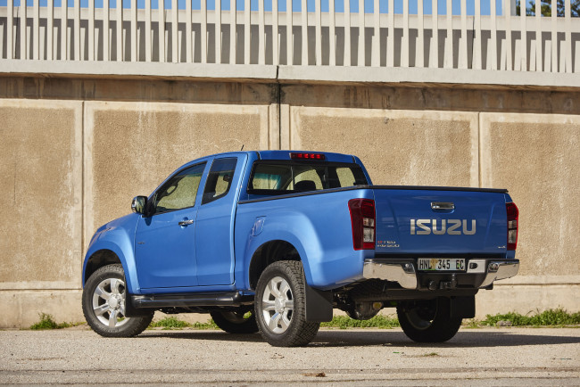 Обои картинки фото автомобили, isuzu, 2015г, cab, extended, kb, синий