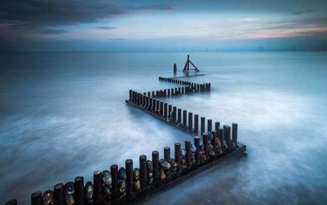 Обои картинки фото природа, моря, океаны, вечер, море, заграждение