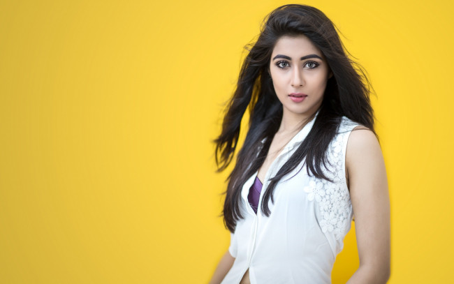 Обои картинки фото nikita sharma, девушки, фотосессия, актриса, никита, шарма, знаменитости, модель, индия, болливуд, белое, платье